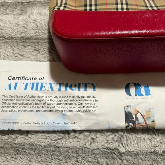 Very Clean Vintage Burberry Red Haymarket Bag - Picture 5 of 8